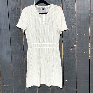 Comfy, cozy dress by Theory. White/black. Size L. Round neck, short sleeve